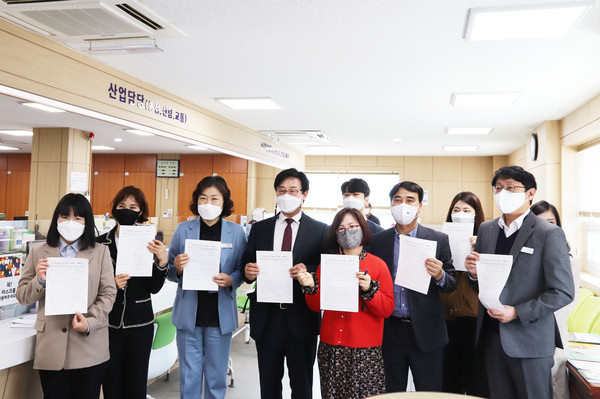 은행 방문한 윤경희 청송군수 ⓒ청송군