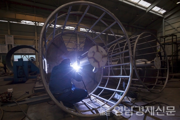 포스코 근로자가 현장에서 근무 중이다. ©포스코