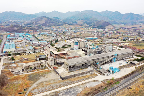 문경시 신기동 신기공단의 옛 쌍용양회 문경시멘트공장 일대 ⓒ문경시