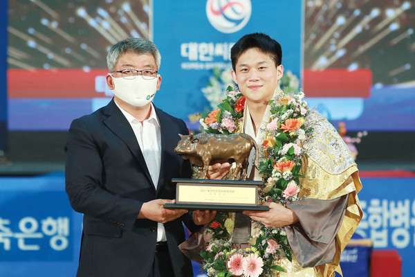 김학동 예천군수가 예천단오장사씨름대회를 찾았다. ©예천군