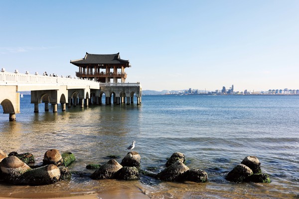 영일대 해수욕장 누각 전경 ⓒ영남경제