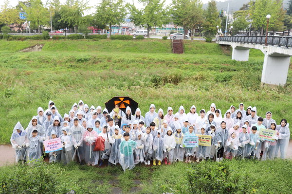 ▲ 한국청소년환경단 태풍 대비 정화활동ⓒ창원시