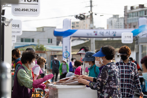 ▲2021년 영덕 임시 시장.ⓒ영덕군