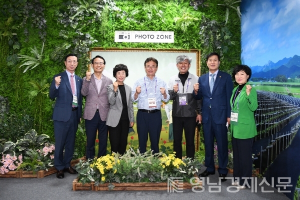 이철우 도지사거인산홍보관에서 엑스포 관란 모습