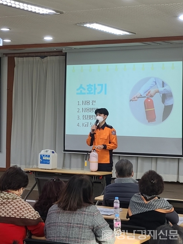 ▲ 포항북부소방서 구조대원이 강의를 펼치고 있다. ⓒ영남경제 자료