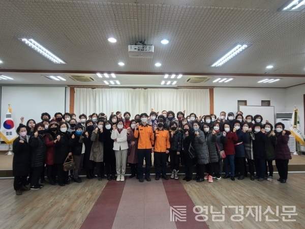 ▲영남경제신문과 함께하는 생활안전교육을 마친 참가자들이 기념촬영을 하고 있다. ⓒ영남경제 자료