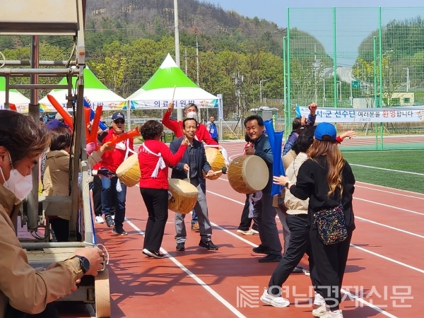 ▲ 경기에 흥을 북돋우는 응원단. ⓒ포항시체육회