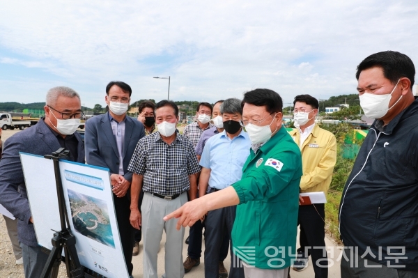 ​▲ 공사현장 점검 나선 손병복 울진군수. ⓒ울진군