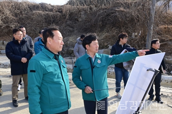 박현국 군수가 수해복구 현장을 방문해 현황 점검/봉화군