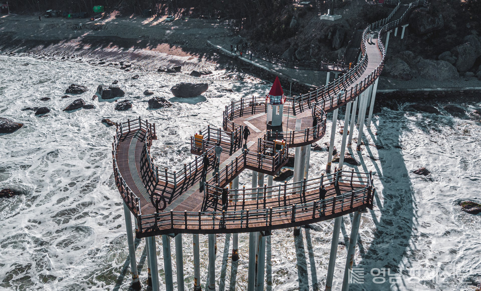 영일만 북파랑길의 닻(Anchor)을 형상화해 만든 이가리 닻 전망대. ⓒ포항시