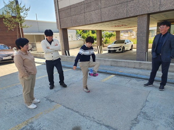 영남리더스 골프회 5월 월례회 뒷풀이 이벤트 제기차기