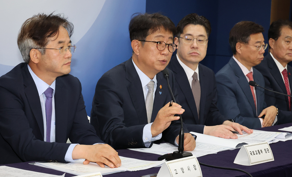 박상우 국토교통부 장관이 지난 5월 22일 종로구 정부서울청사 브리핑실에서 1기 신도시 선도지구 선정계획 발표 브리핑을 하고 있다. ⓒ연합