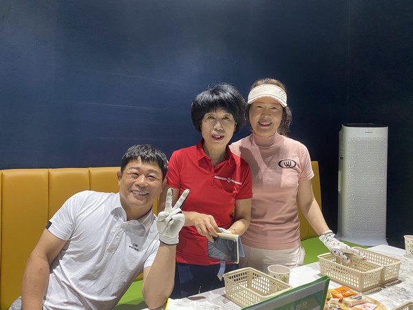 ▲ 영남리더스포럼 골프회 8월 월례회 기념사진. ⓒ영남경제자료