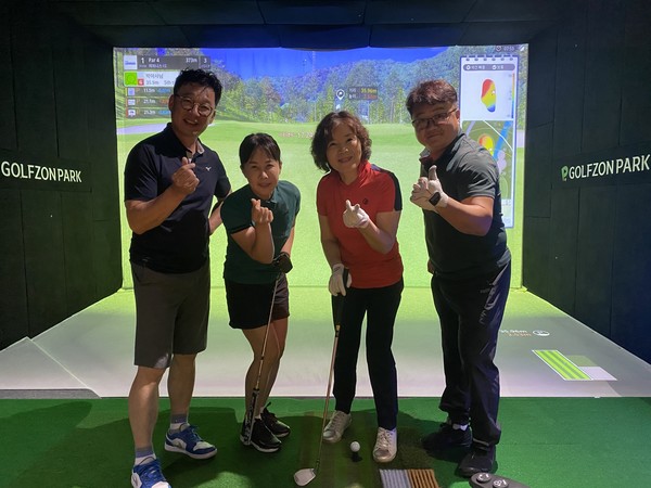 ▲ 영남리더스포럼 골프회 8월 월례회 기념사진. ⓒ영남경제자료