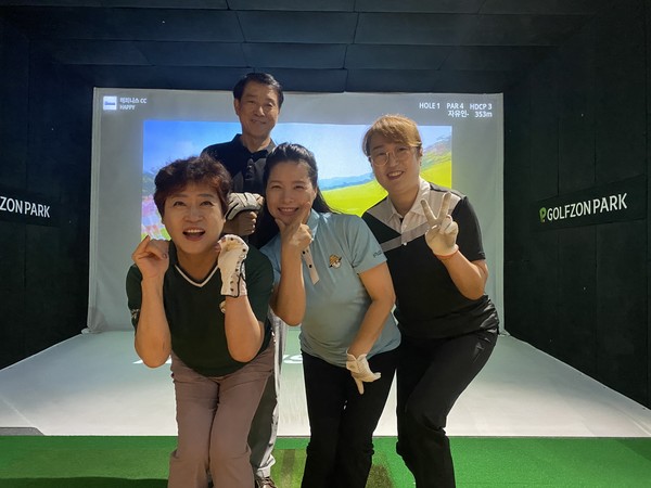 ▲ 영남리더스포럼 골프회 8월 월례회 기념사진. ⓒ영남경제자료