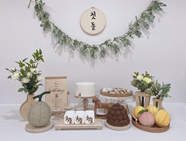 ▲ 백일과 돌 상차림 및 의상을 무료 대여해 주고 있다. 김천시