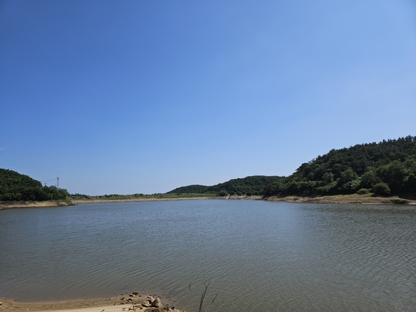 ▲ 저수지 상류에서 바라본 저수지 전경 ⓒ이정택 기자