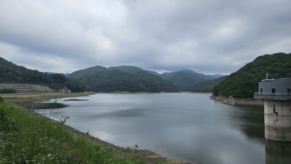 ▲ 오어지 둑에서 바라본 오어지 전경​ ⓒ이정택 기자