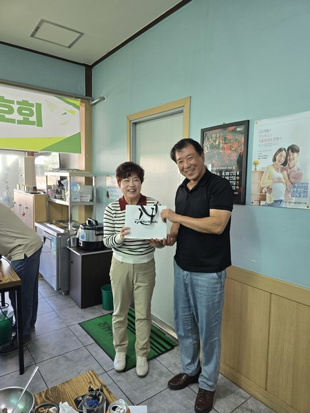 영남리더스 골프회 10월 월례회 메달리스트 우원희 회원 ⓒ김소헌 기자