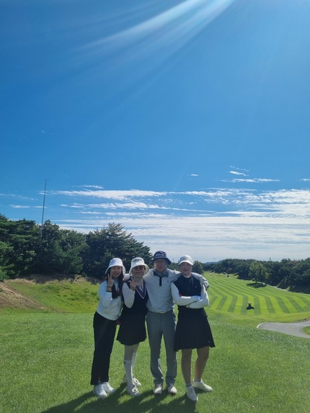 ▲ 지난 2일 포항컨트리클럽에서 개최된 영남리더스 골프회 10월 월례회에 조별 기념촬영을 하고 있다. ⓒ김소헌 기자