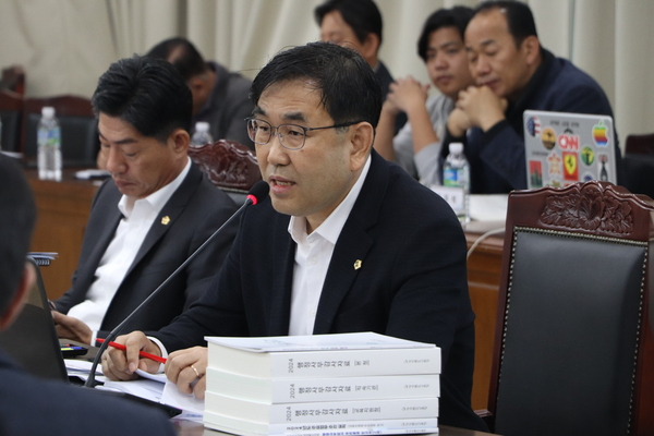 ▲ 황두영 경북도의원이 행정사무감사에서 질의를 하고 있다. ⓒ경북도의회