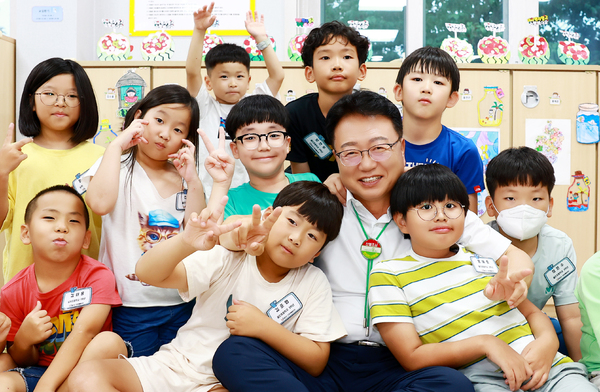 ▲ 민선8기 울진군은 미래 100년을 이어갈 지속가능한 발전을 위한 기틀 마련과 군민 삶의 질 향상을 위해 울진만의 복지 시스템 마련에 총력을 다하고 있다고 밝혔다. ⓒ울진군