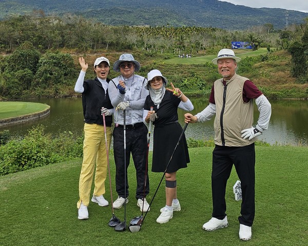 중국 하이난 세븐힐스CC에서 라운딩을 즐기고 있는 회원들 ⓒ김소헌기자
