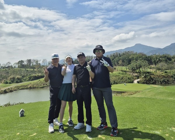 중국 하이난 세븐힐스CC에서 라운딩을 즐기고 있는 회원들 ⓒ김소헌기자