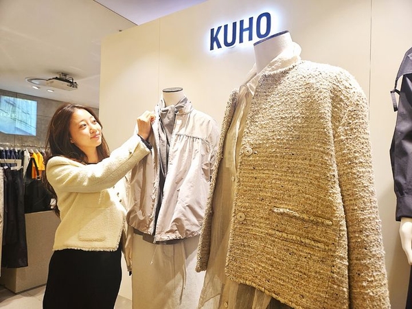 ▲ 기온이 크게 올라 봄철 의류를 장만하려는 고객들의 수요가 증가함에 따라 대구지역 롯데백화점이 봄맞이 '더 그레이트 패션 페어'를 진행한다 ⓒ롯데백화점 대구점