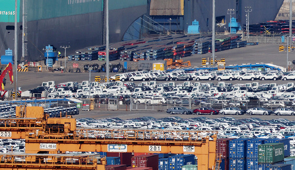 ▲ 경기도 평택항에 주차된 수출용 자동차들 ⓒ연합