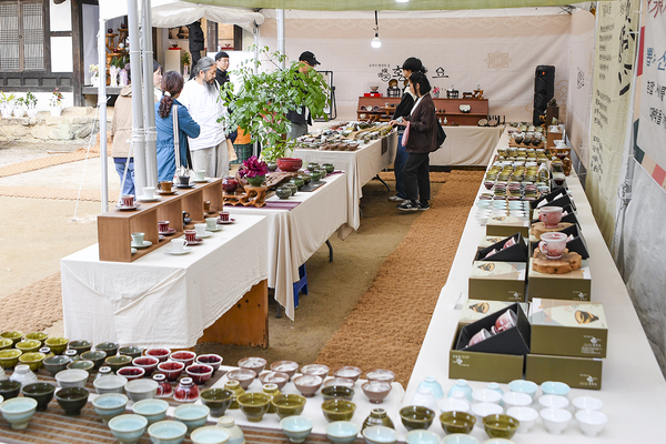 ▲ 문경찻사발축제 내 요장 판매장. ⓒ문경시