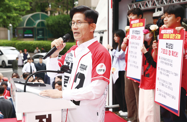 ▲ 국민의힘 김문수 대선 후보가 19일 서울 청계광장에서 청년 정책 공약 발표를 하고 있다. ⓒ연합