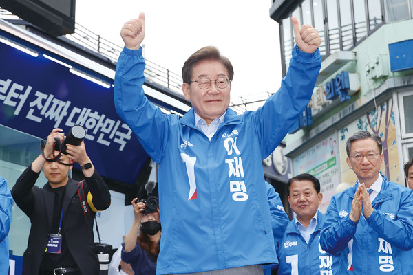 ▲ 더불어민주당 이재명 대선 후보가 20일 경기로데오거리에서 유세하고 있다. ⓒ연합