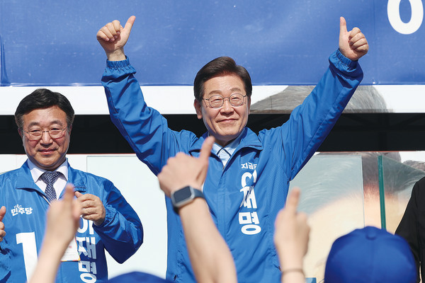 ▲ 더불어민주당 이재명 대선 후보가 26일 경기 남양주시 평내호평역 광장에서 집중 유세하고 있다. ⓒ연합