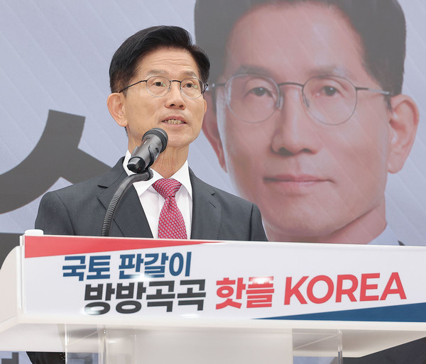 ▲ 국민의힘 김문수 대선 후보가 27일 국힘 중앙당사에서 국토 발전 관련 공약발표 기자회견을 하고 있다. ⓒ연합