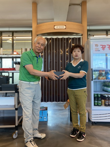 영남리더스 골프회 6월 월례회 메달리스트 권영규 회원ⓒ김소헌기자