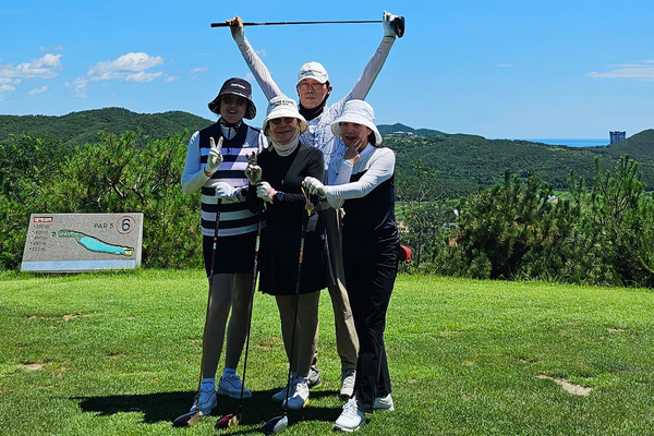 ▲ 영남리더스 골프회 7월 월례회 기념사진(김진학, 황서영, 김민지, 이경희 회원) ⓒ김소헌기자