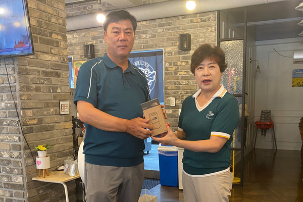 ▲ 영남리더스 골프회 7월 월례회 신페리오 우승 권용복 회원 ⓒ김소헌기자