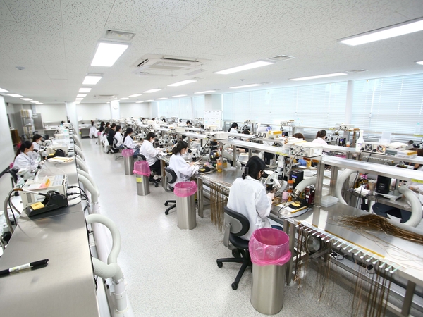 ▲ 카테터(Catheter) 생산 현장 ⓒSiemens Healthineers