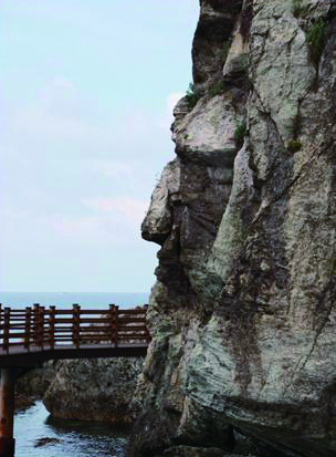 ▲ 그림13. 얼굴 바위(포항의 얼굴).