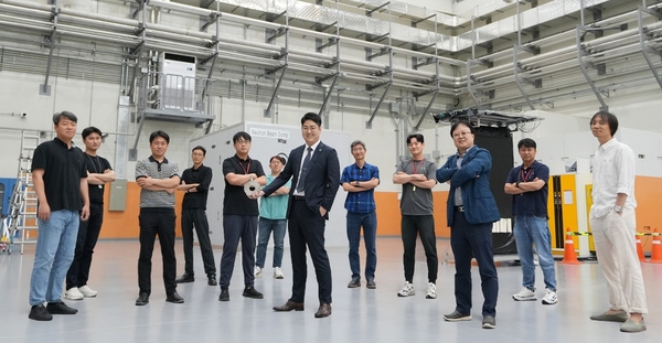 국내 연구진이 이온 가속기 분야에서 기존 틀을 뒤바꿀 혁신적인 빔 진단 기술을 개발했다고 발표했다. ⓒ포스텍