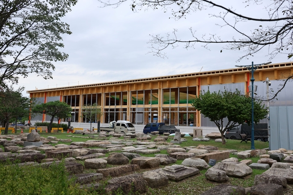 ▲ 국립경주박물관에 건설 중인 APEC 정상회의 만찬장 ⓒ연합