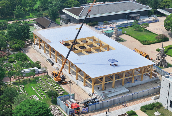 ▲ 경북 경주시 경주국립박물관에서 언론인 초청 APEC 현장 준비 상황 설명회가 열린 가운데 APEC 정상회의 만찬장 조성 공사가 진행되고 있다. ⓒ연합