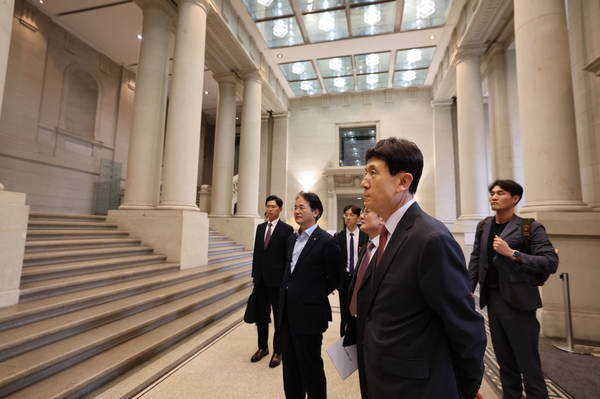 ▲ 독일 연방상원 방문한 이강덕 포항시장. ⓒ포항시