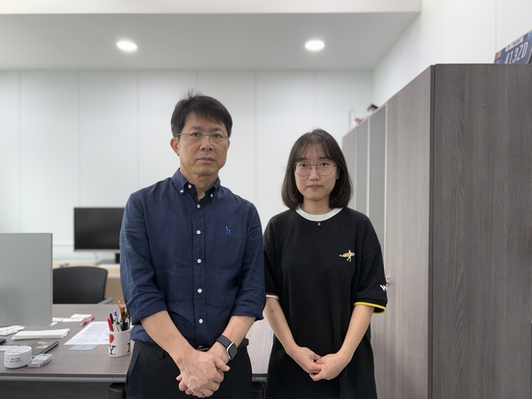 ▲ (왼쪽부터)임현석 포스텍 화학과 교수와 김민경 포스텍 박사과정생.  ⓒ포스텍