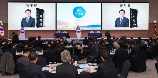 ▲ 이철우 경북도지사가 2026년 안동상공회의소 신년인사회’에서 신년사를 전하고 있다.ⓒ경북도