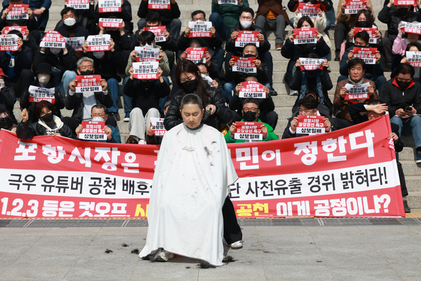 ▲ 김병욱 예비후보가 23일 국회에서 국힘 공관위의 포항시장 1차 경선 결과에 대한 항의의 표시로 삭발을 하고 있다. ⓒ예비후보실